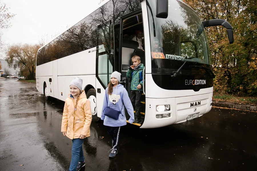 Пассажиры у автобуса